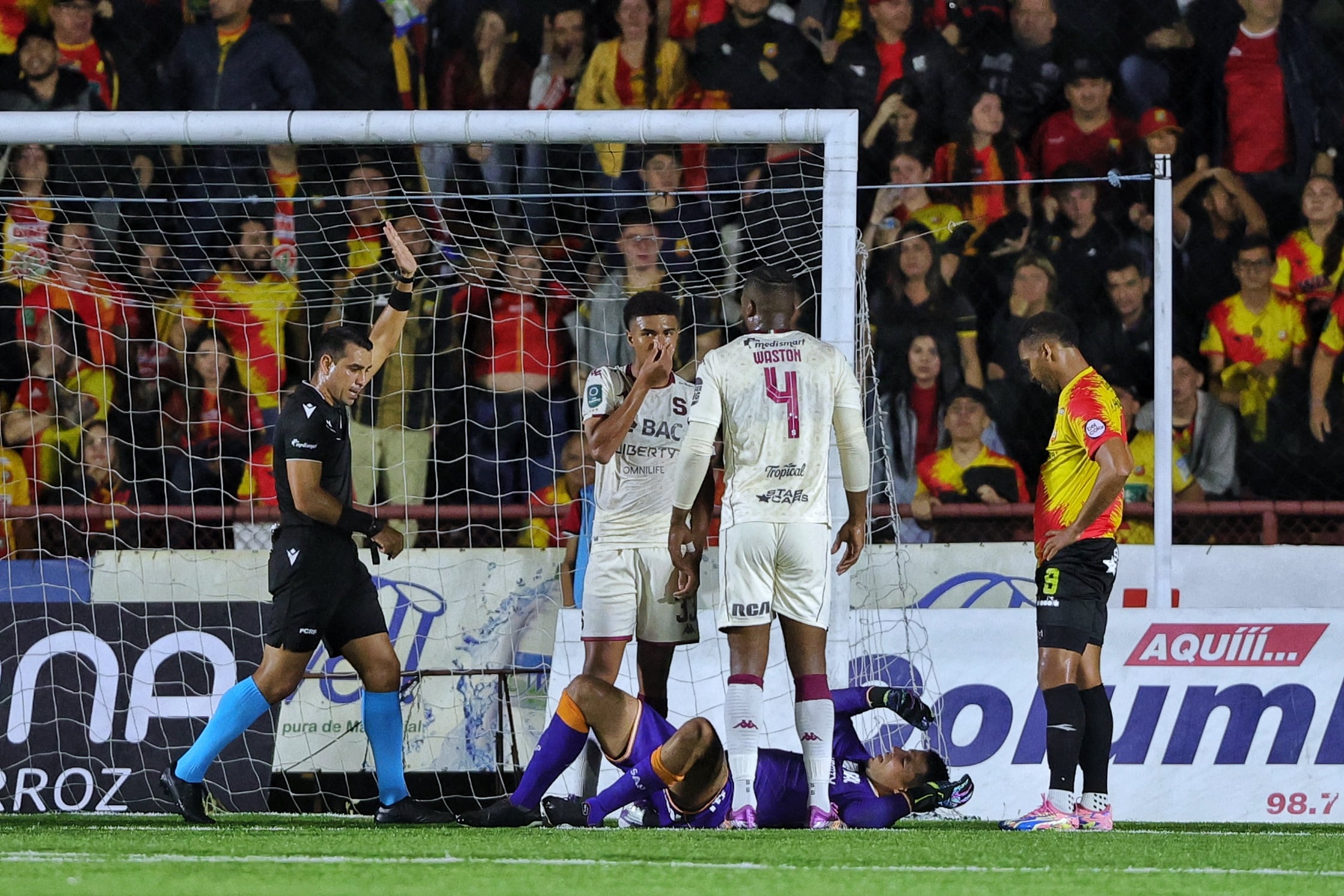 17/09/2025/ Juego entre el Club Sport Herediano vs Saprissa por el torneo apertura 2025 de la Liga Promerica en el estadio Carlos Alvarado / foto John Durán
