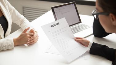 Estos son los errores que podrían cerrarle las puertas en su primer trabajo