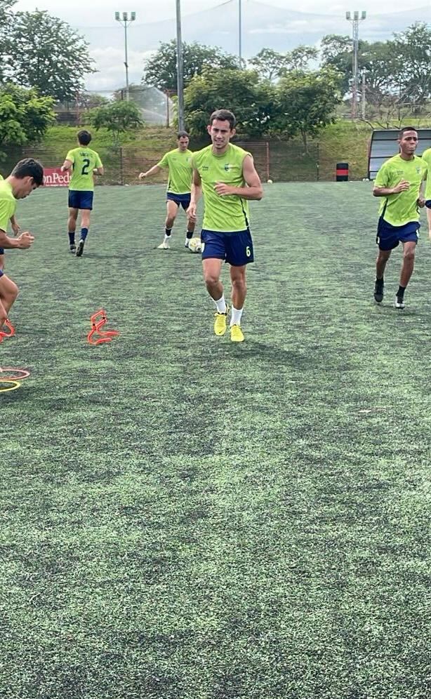 Kevin Cabezas, jugador de Sarchí, cuenta cómo se recupera a un año de una dura lesión. Cortesía.