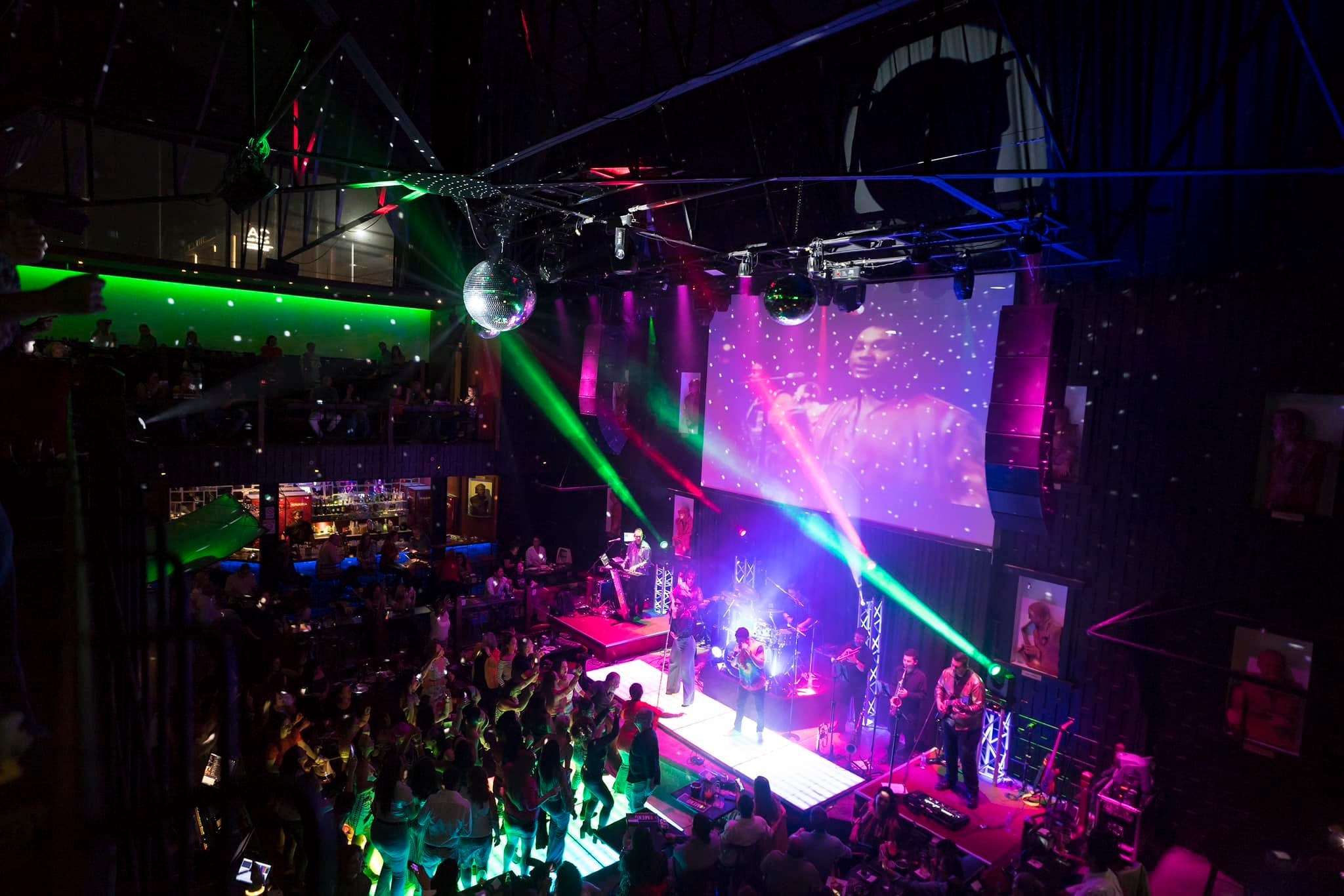 El viernes habrá una noche retro en el Jazz Café. Facebook.