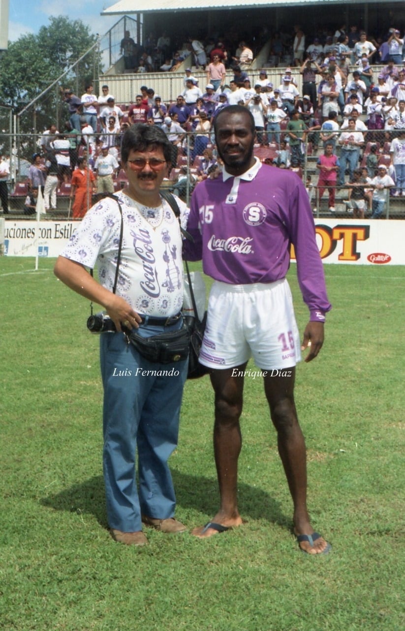 Lente morado. Cortesía.