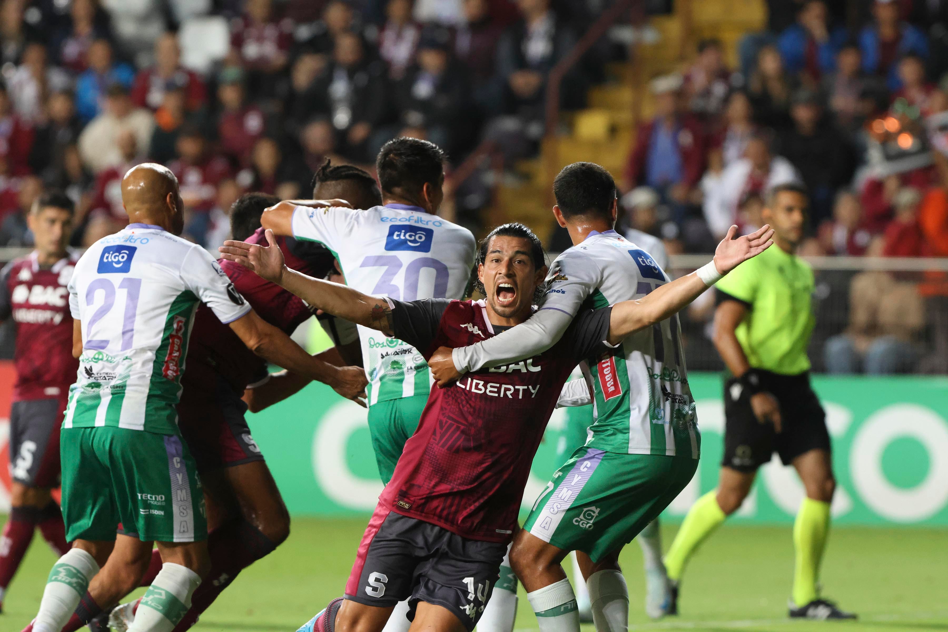 Saprissa vs Antigua