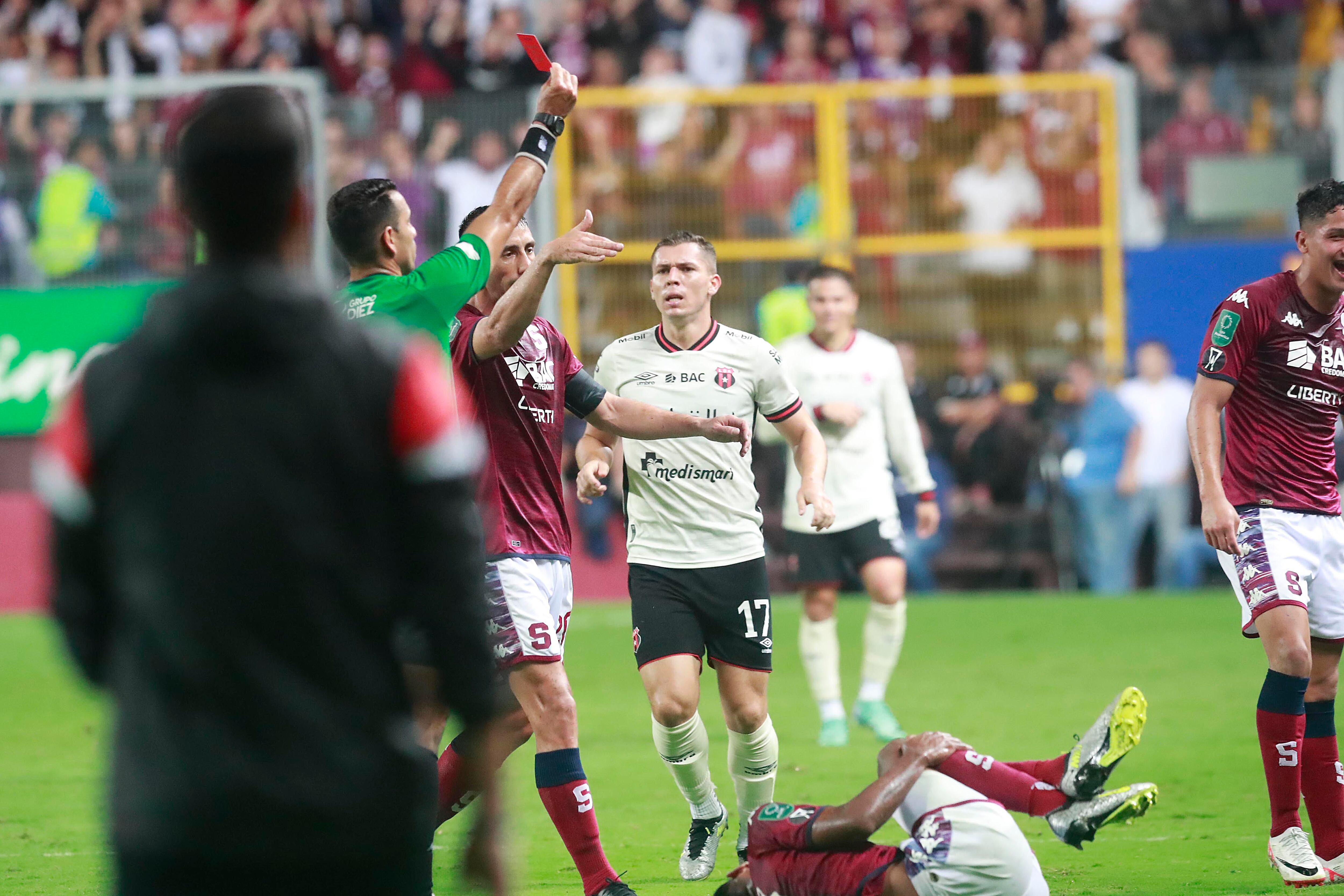 04/11/2023 Estadio Ricardo Saprissa, Tibás. El Deportivo Saprissa recibió a la Liga Deportiva Alajuelense, en una nueva versión del Clásico Nacional en partido de la jornada 18, Torneo de Apertura, Liga Promérica 2023.