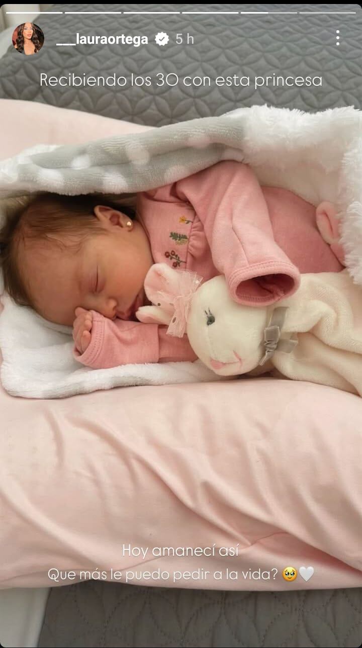 Laura Ortega celebra su cumpleaños número 30 junto a su bebé Elisa.