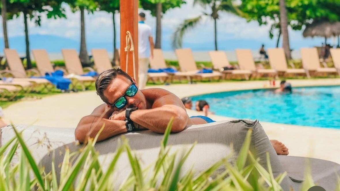 Ítalo Marenco anda vacacionando junto a su familia en playa El Jobo, Guanacaste.