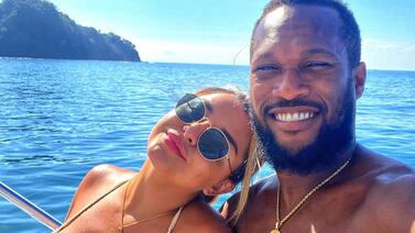 Esposa e hijo de Kendall Waston vivieron prueba de fe camino a un viaje a Estados Unidos