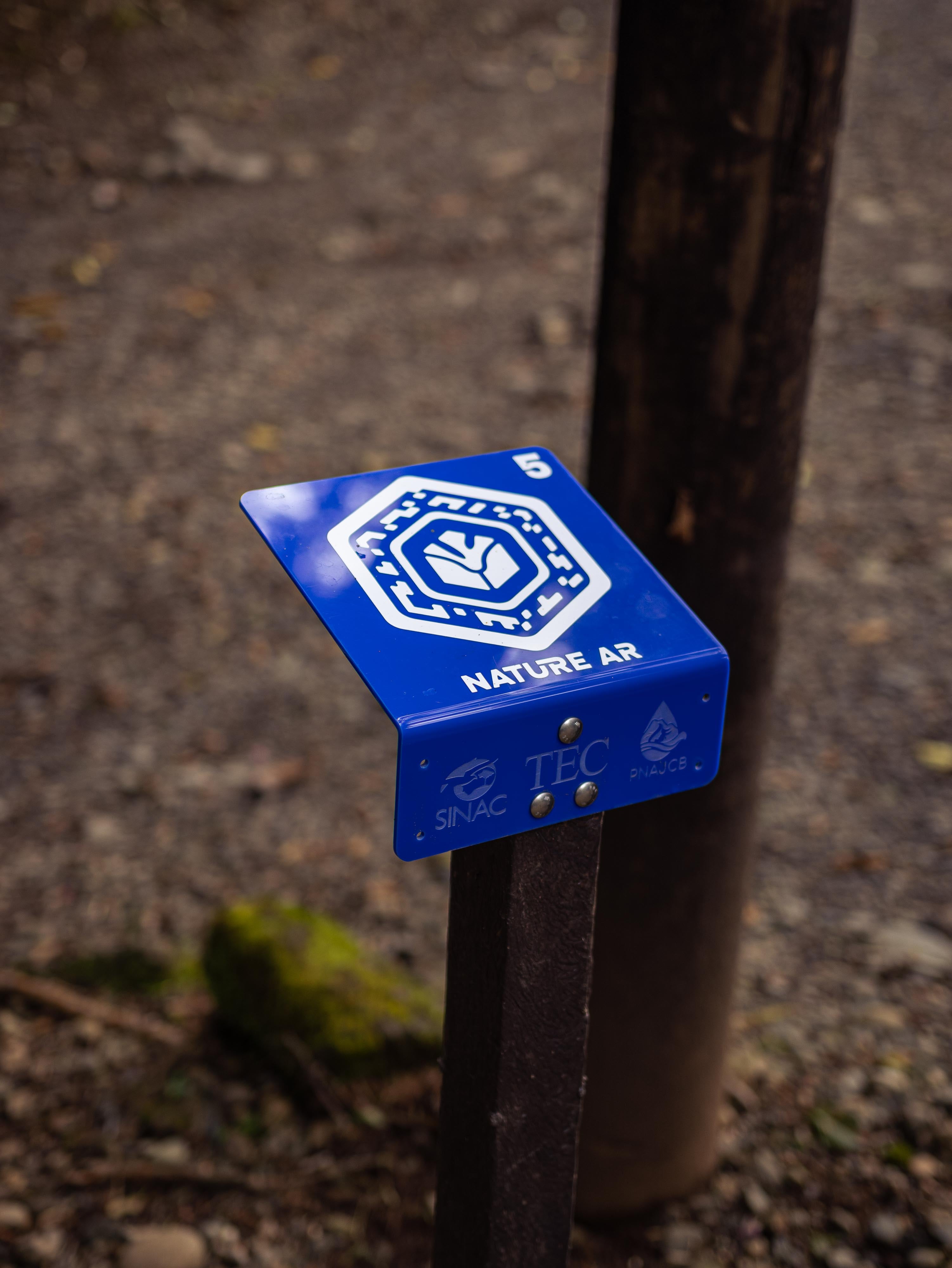NatureAR utiliza el celular para que los visitantes descubran animales, plantas y otros secretos de las áreas protegidas mientras recorren sus senderos.