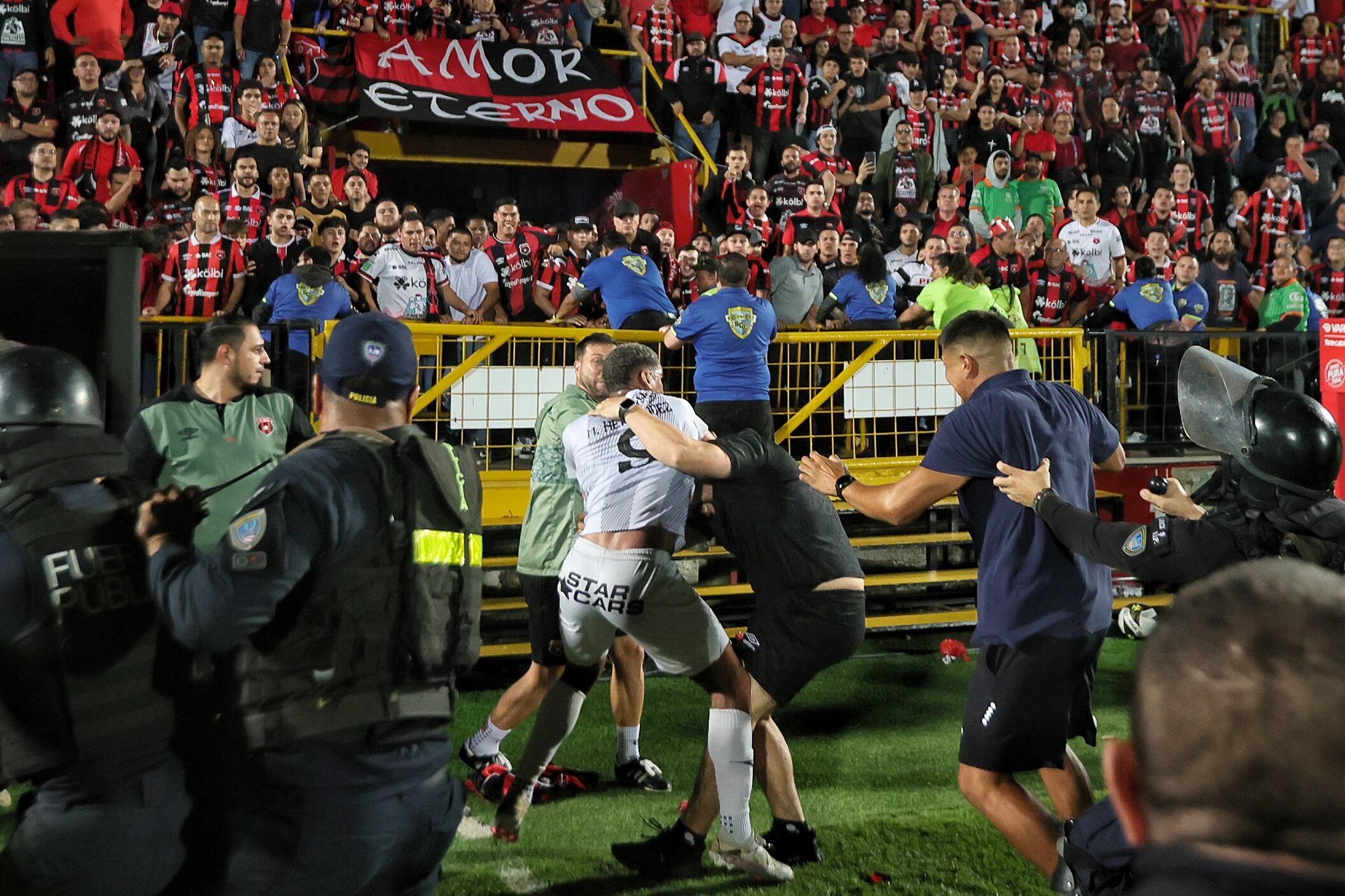 27/12/2024 / Juego entre Liga Deportiva Alajuelense vs Club Sport Herediano por el partido de vuelta de la gran final del torneo Apertura de la Liga Promerica / foto John Durán