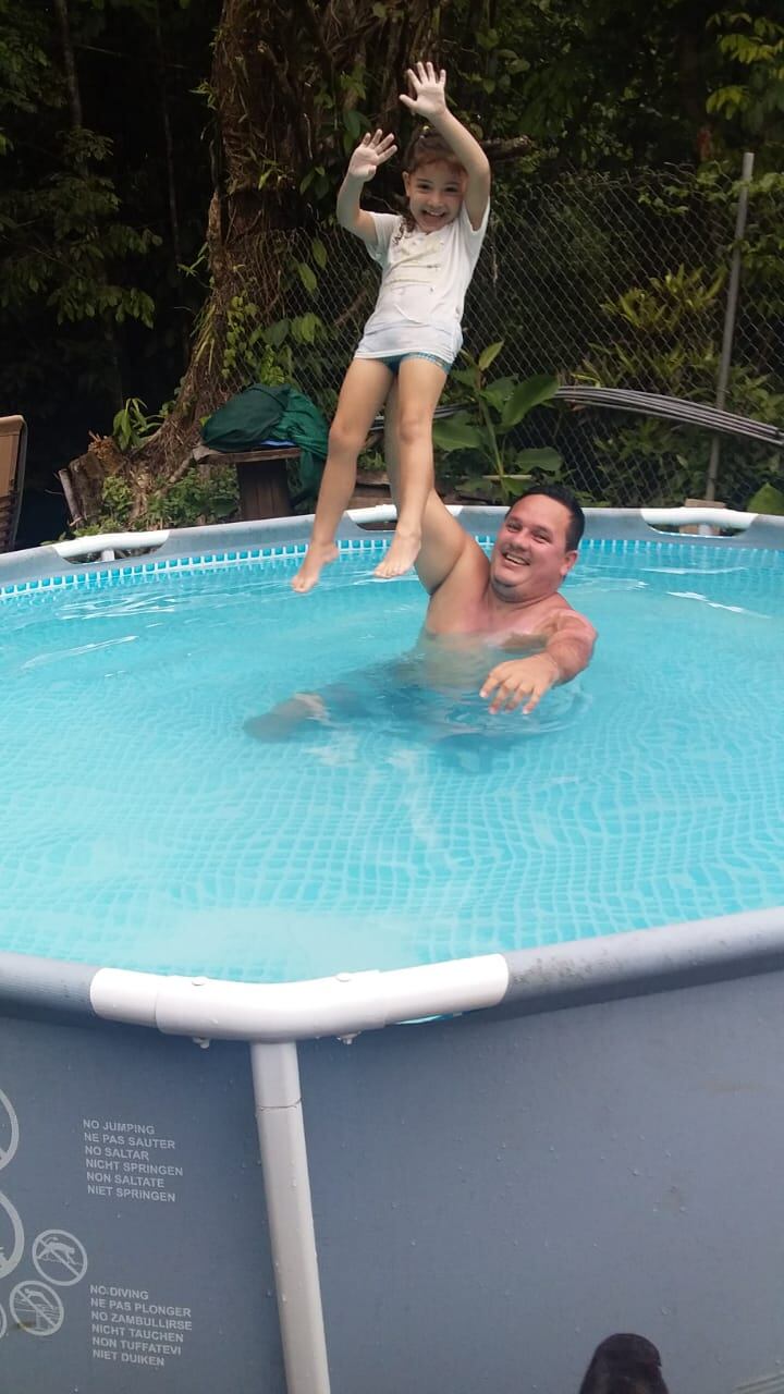 A las 6:05 de la mañana del 19 de octubre del 2011 la vida de Alexánder Palma Solano, quien ahora tiene 40 años, cambió para siempre porque le pasaron por el cuerpo 20 mil voltios mientras trataba de instalarle Internet a una familia de Piedras Blancas de Osa, en la Zona Sur.