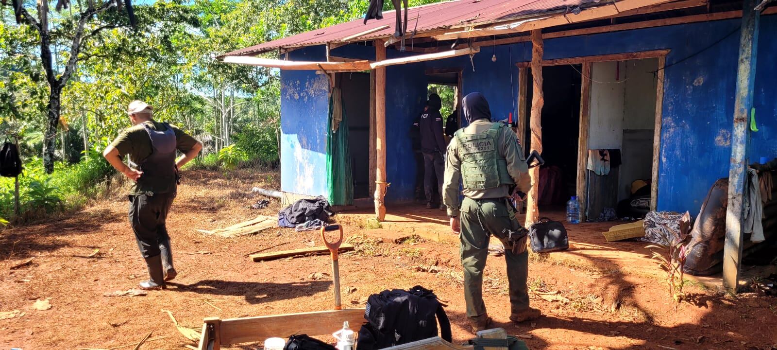 Encuentran bodega cargada de droga en el humedal de Sierpe