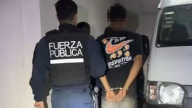 Policías hallan carro ligado con violento ataque y lo que encontraron los dejó con la boca abierta