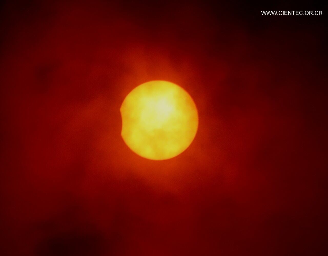 Eclipse parcial de sol en Costa Rica el 2 de julio del 2019