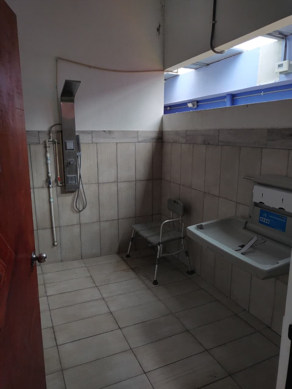 La Fundación ProMundo, organización no gubernamental sin fines de lucro con 20 años de labor humanitaria y reconocida en Costa Rica por el impacto de su proyecto "Chepe se Baña", inauguró +HUMANOS, un nuevo espacio de atención integral en salud diseñado para brindar servicios médicos a personas habitantes de calle, en condición de pobreza extrema y migrantes en tránsito.