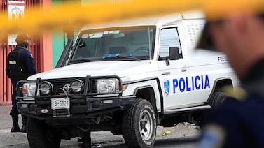 Dos sujetos son sospechosos de matar a un hombre frente a su pareja cuando salían a comprar pan