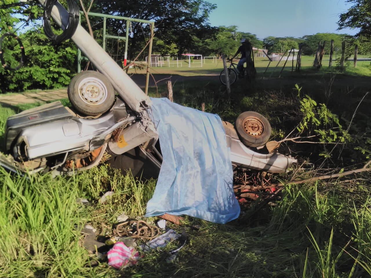 Primas y amigo fallecen en choque de carro contra poste en Carrillo de Guanacaste. Foto cortesía.