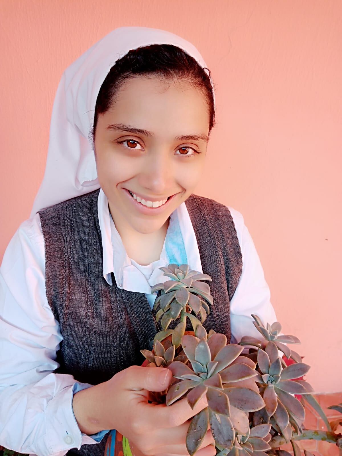 Vanessa María Quesada Monge y este sábado 22 de enero realizó la Primera Profesión como religiosa de la Cruz del Sagrado Corazón de Jesús, en Guadalajara, México: ¡ya es monjita!