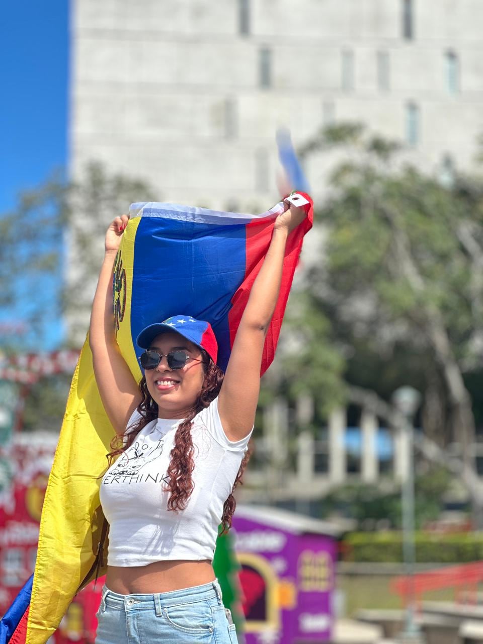 Venezolanos se reunieron en la Plaza de la Democracia para celebrar la detención de Nicolás Maduro