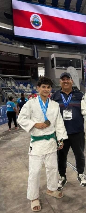 Gabriel Ortiz es uno de los jóvenes que ganó medalla de oro en la Copa Pamanericana de Judo, en El Salvador. Cortesía Gabriela Morales.