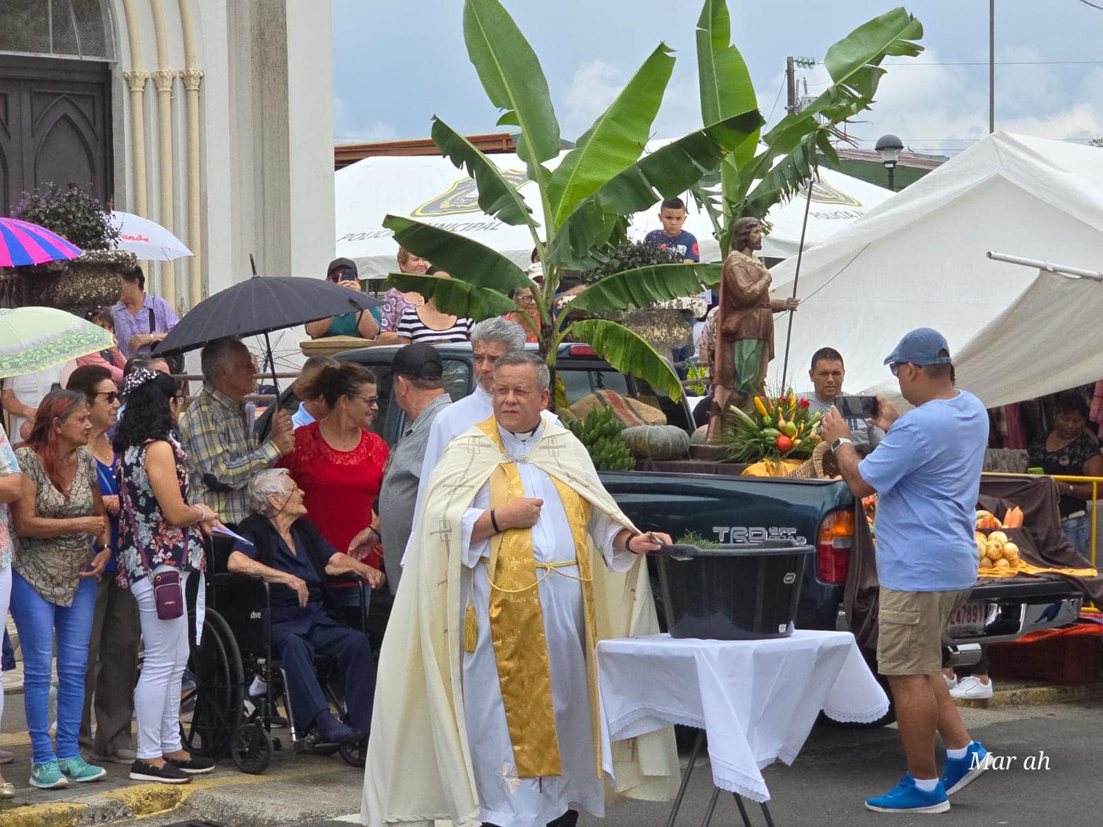 El sacerdote católico, Ronald Sáenz, quien fuera cura párroco de la parroquia de San Isidro Labrador de Heredia, renunció porque le hacen bullying.