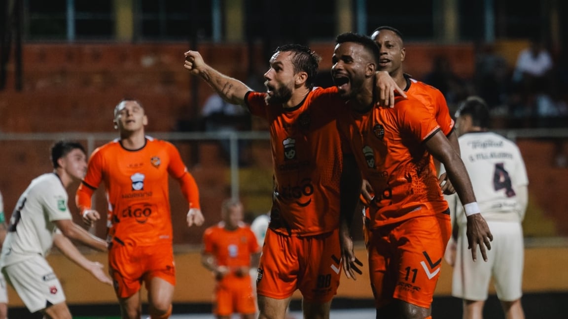 Puntarenas FC le está ganando a un débil Alajuelense en el 'Lito' Pérez.