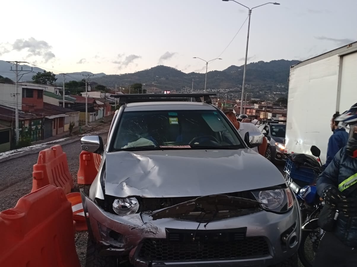 Un conductor protagonizó un terrible accidente en Circunvalación y se dio a la fuga