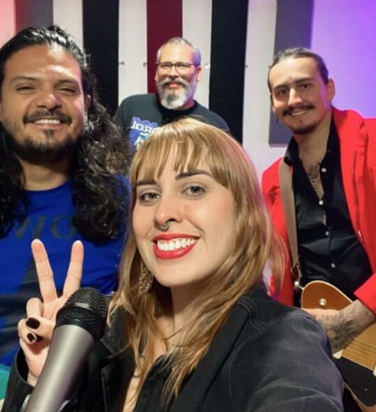 El grupo nacional Clandestina se presentará este jueves con un variado repertorio. Instagram.