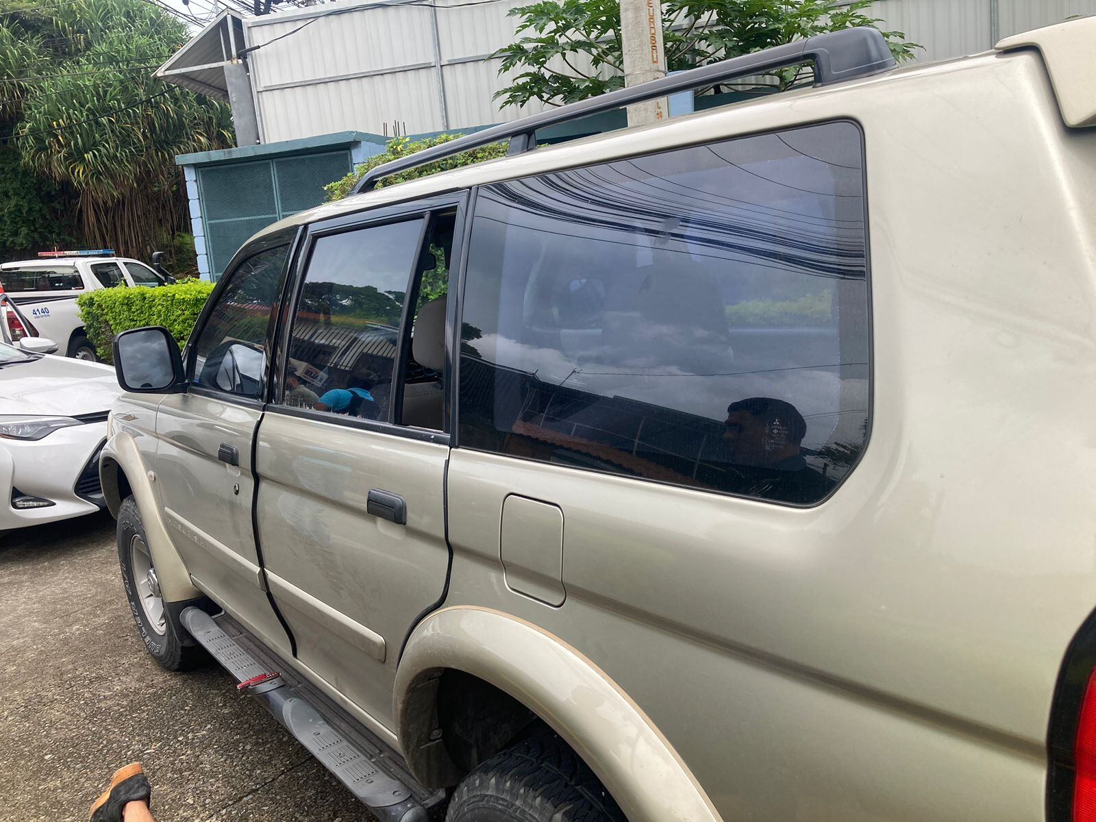 Los agentes de Robo de Vehículos del OIJ de San José lograron recuperar un carro que fue robado en Cartago y que estaban desmantelando en Alajuela. Foto: OIJ