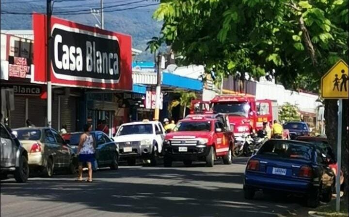 Hombre muere y otros dos resultan heridos al caer en pozo en Buenos Aires de Puntarenas. Foto cortesía.