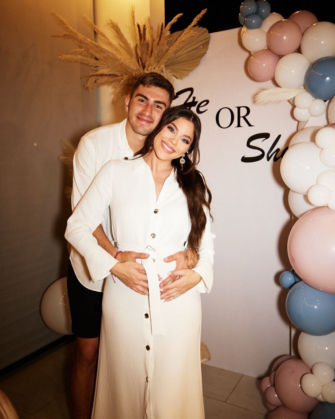 Fernán Faerron antes de viajar con la Selección de Costa Rica reveló con su esposa Laura Ortega que tendrán una niña. Foto: Instagram.