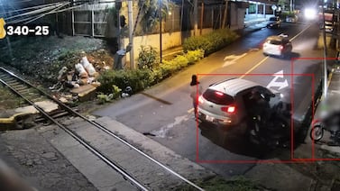 Como el carro de los payasos: así fue como asaltantes llegaron a saquear casa y robar moto