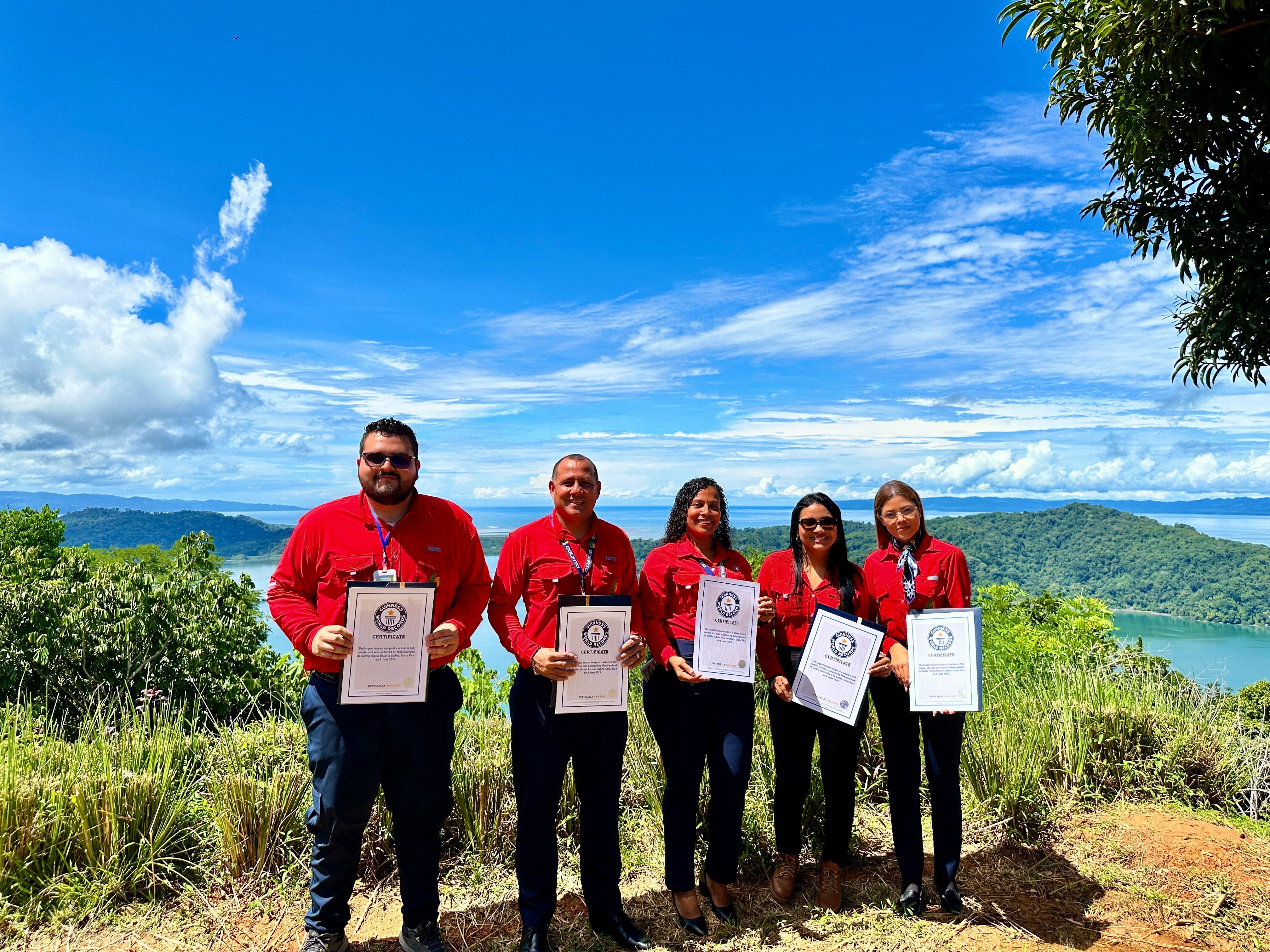 El sábado 8 de junio del 2024, a las 9 de la mañana, llegaron a la convocatoria 466 personas a playa Zancudo para formar la silueta de una ballena jorobada y así imponer un nuevo Record Guinnes.