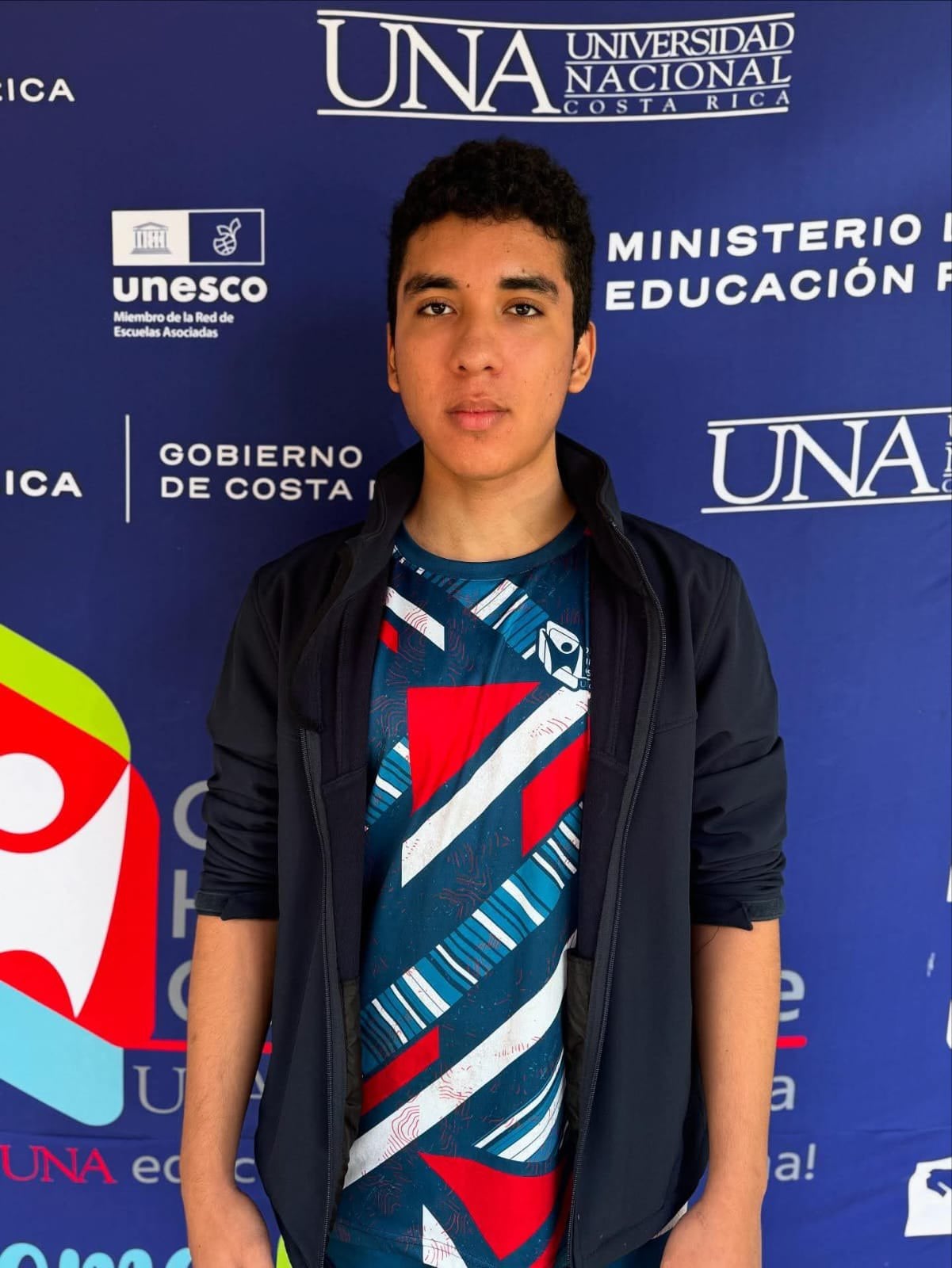 A 15 kilómetros del centro de Nicoya, en Guanacaste, hay un pueblito de no más de 500 personas, se llama Gamalotal y ahí vive Marvin Herrera Baltodano, un joven soñador que logró la tercera mejor nota en el examen de admisión 2026 de la UCR