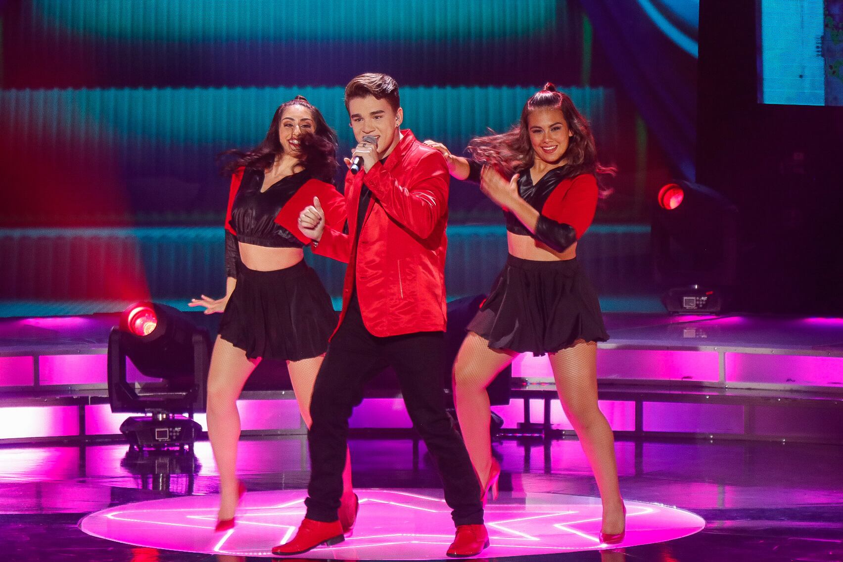 17/09/2023. Tercera Gala de Nace una estrella. Canal 7, La Sabana. San José. Fotografía: Lilly Arce. En la fotografía: Jeremy interpretando Palabras de honor.