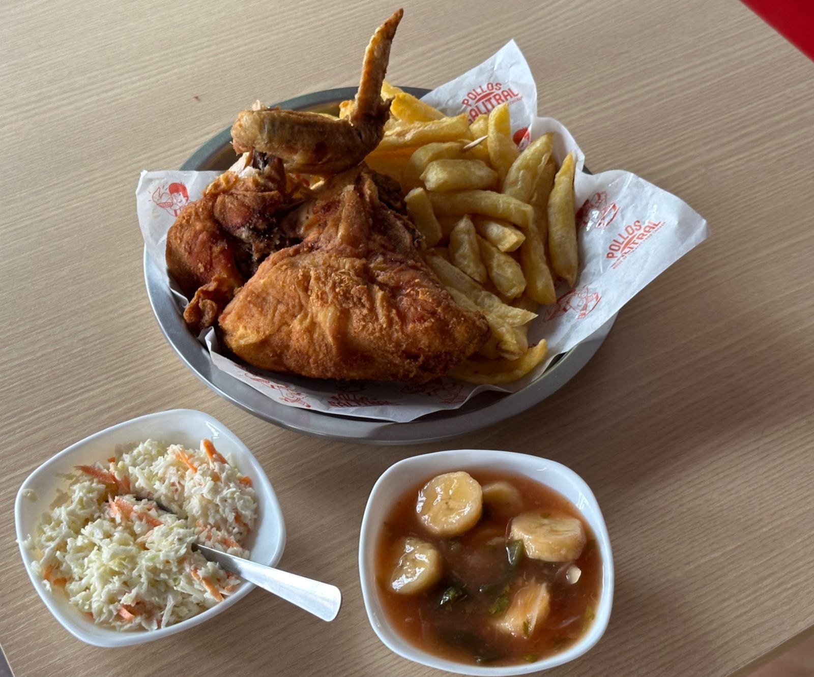 Pollos Salitral se encarga de ofrecerle el pollo frito más delicioso. Daniel Castro.