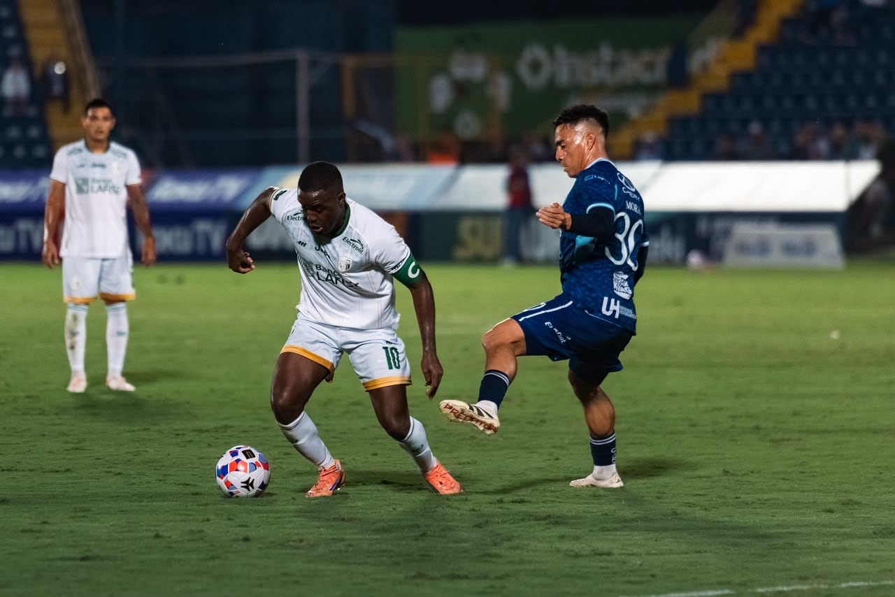 Joel Campbell debutó este sábado con el Inter de San Carlos al enfrentar al Cartaginés.