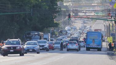 MOPT pide brincarse el semáforo en rojo para evitar presas, pero solo en estos casos
