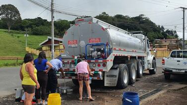 ARESEP regaña al AyA y anuncia rebaja en tarifas del agua para 795 mil clientes