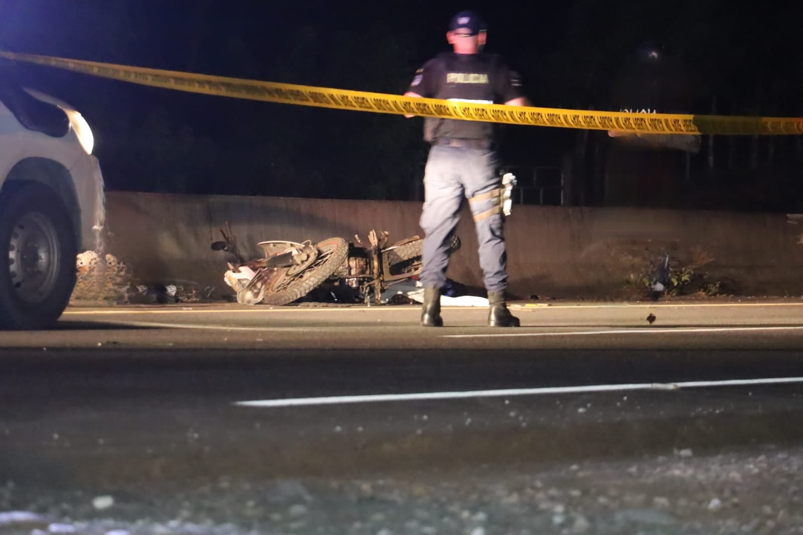 Un motociclista falleció tras ser impactado por un camión liviano.