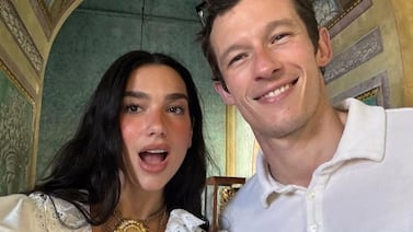 Vea las primeras fotos de la boda de Dua Lipa y Callum Turner