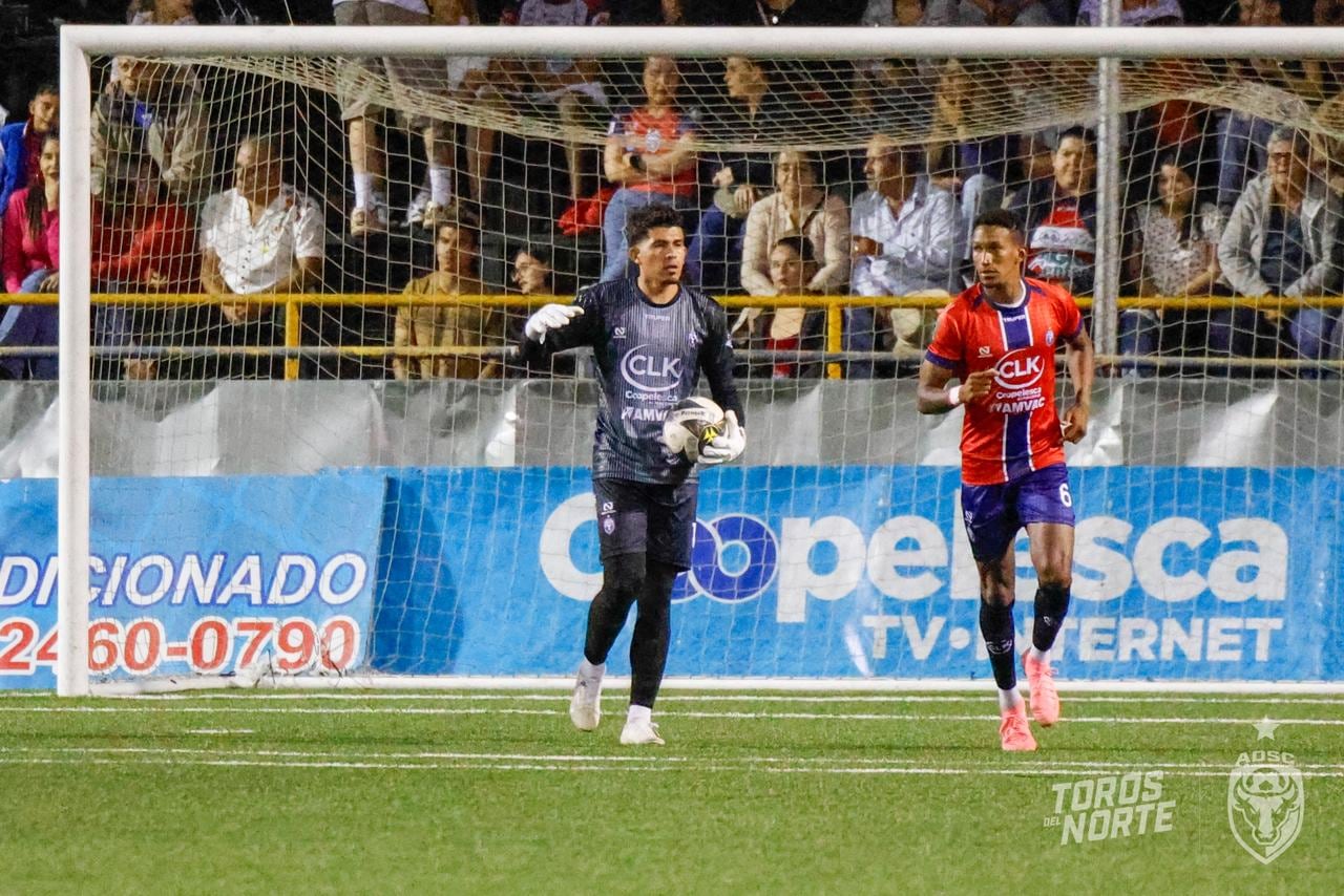 San Carlos 1-0 Liberia.