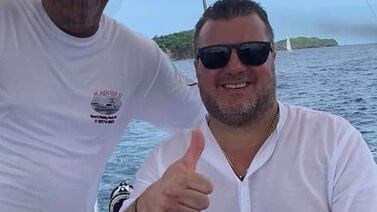 El doctor Rodrigo Marín anduvo acompañado de una misteriosa mujer en la fiesta de la novia de Don Stockwell