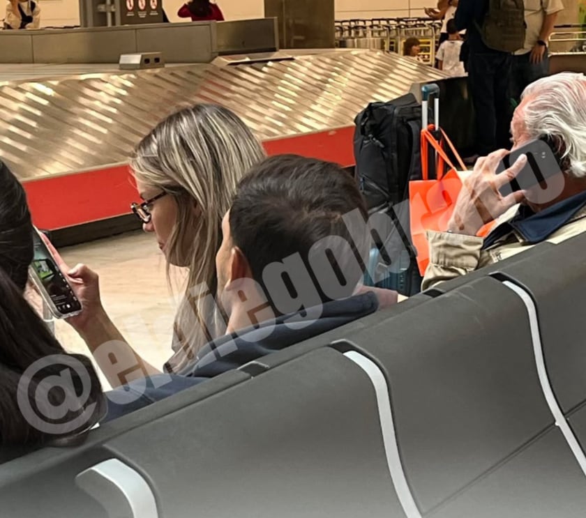 Sophia Umaña y Celso Borges fueron captados juntos en el aeropuerto de Madrid. España. Fotos: Diego Bravo