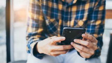 ¿Lo podrían demandar por hacer stickers o memes de sus amigos o compañeros? Aquí le contamos