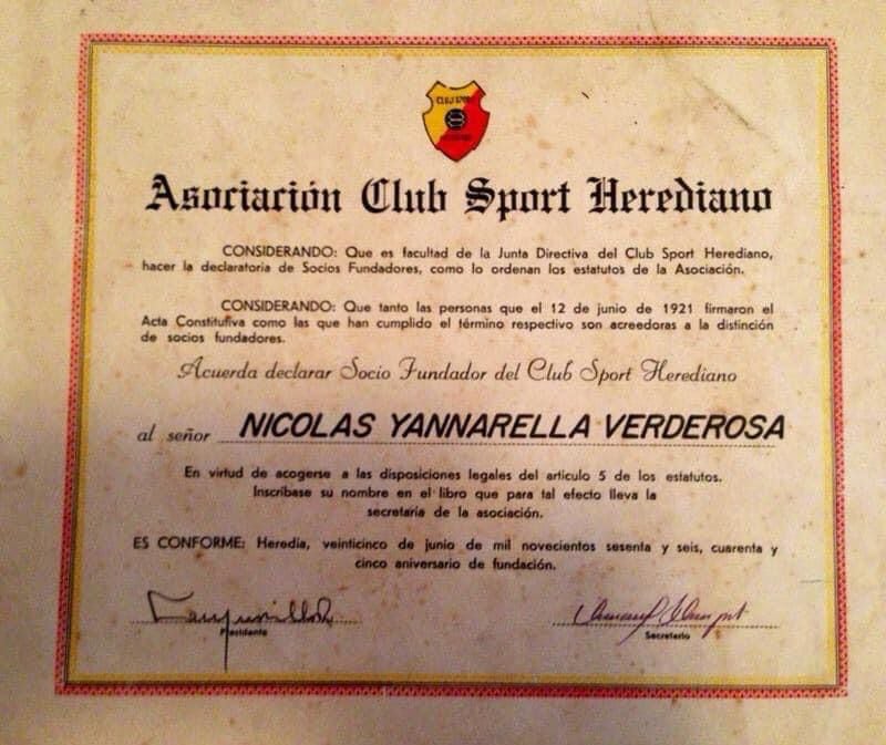 Mariángel Villalobos, aficionada de Herediano, tataranieta de Nicolás Yanarella