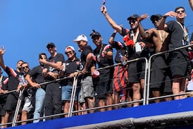 Alajuela se tiró a la calle por un desfile que añoraba hace 12 años: “Este es título que más nos sabe”