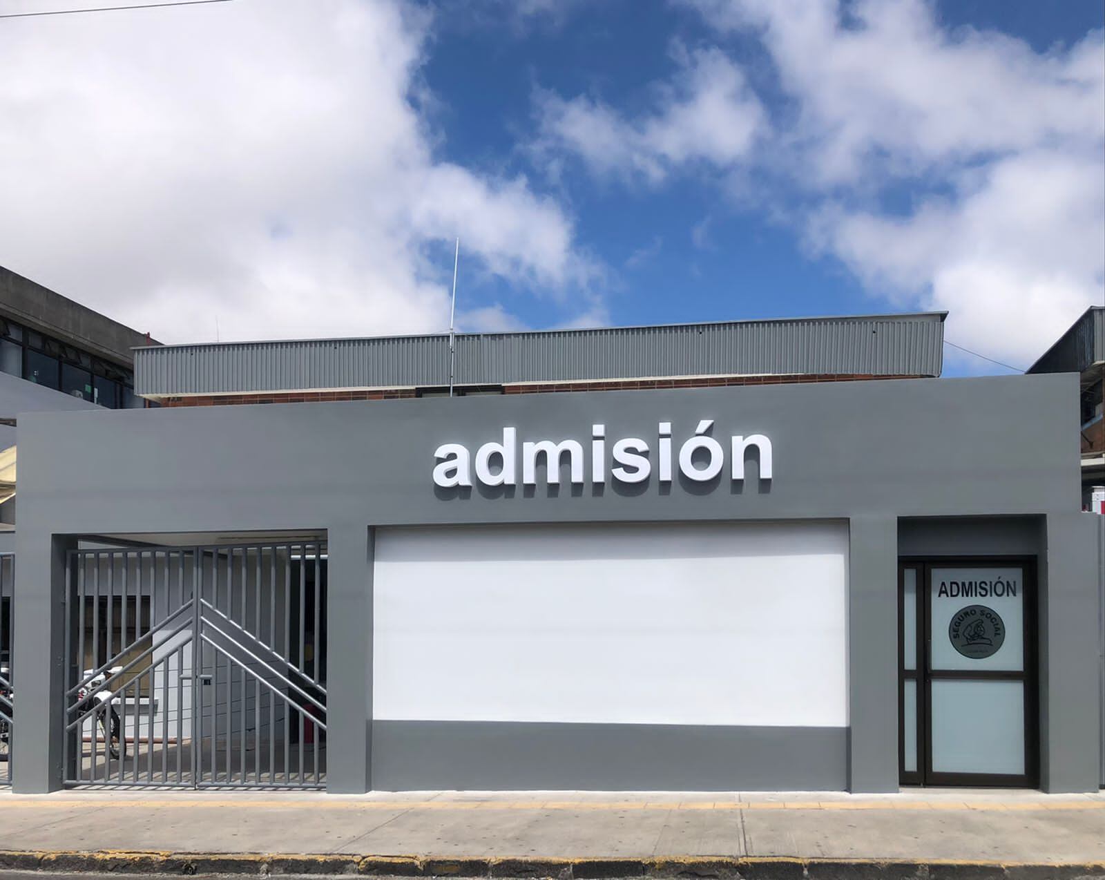 El hospital Maximiliano Peralta (Cartago) informa que a partir de mañana miércoles 26 de abril el servicio de Admisión cambiará su ubicación física, pasando del sector sur del edificio principal al sector este, justo al lado del pasillo de visitas