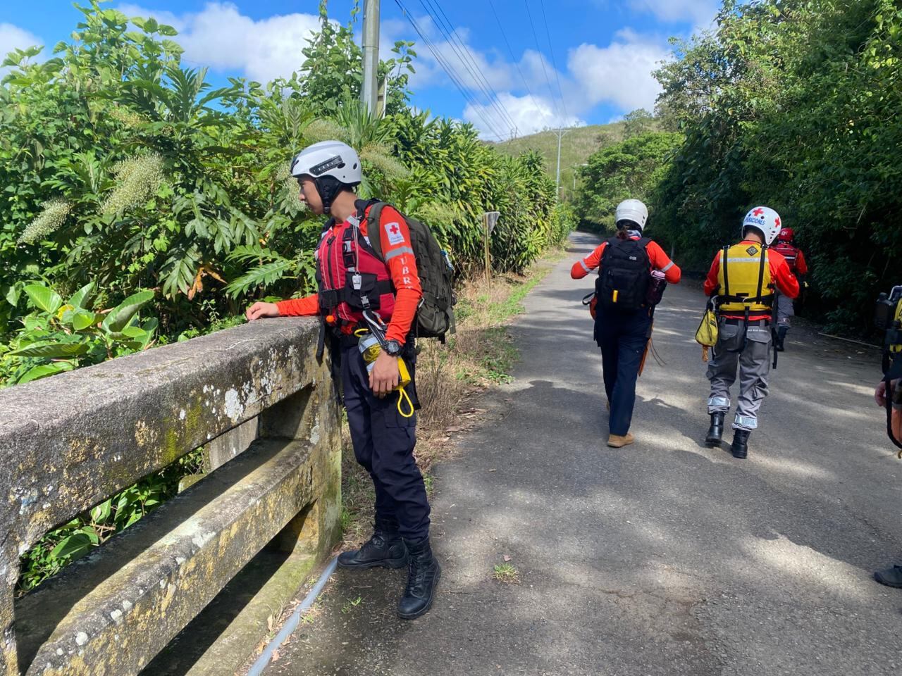 Cruzrojistas buscan a joven desaparecido en Cartago. Foto: Cruz Roja