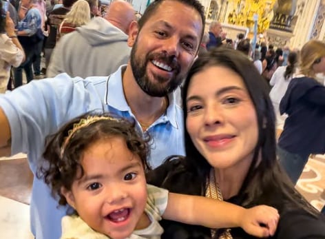 Marianela Valverde y su esposo Juan David Cardona fueron a cumplir una promesa al Vaticano.