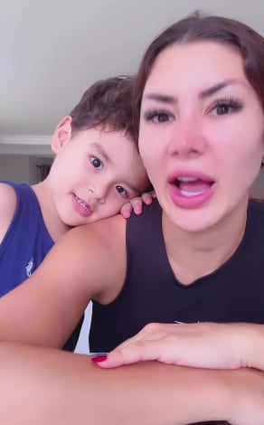 Montserrat Del Castillo y su hijo Jhona.