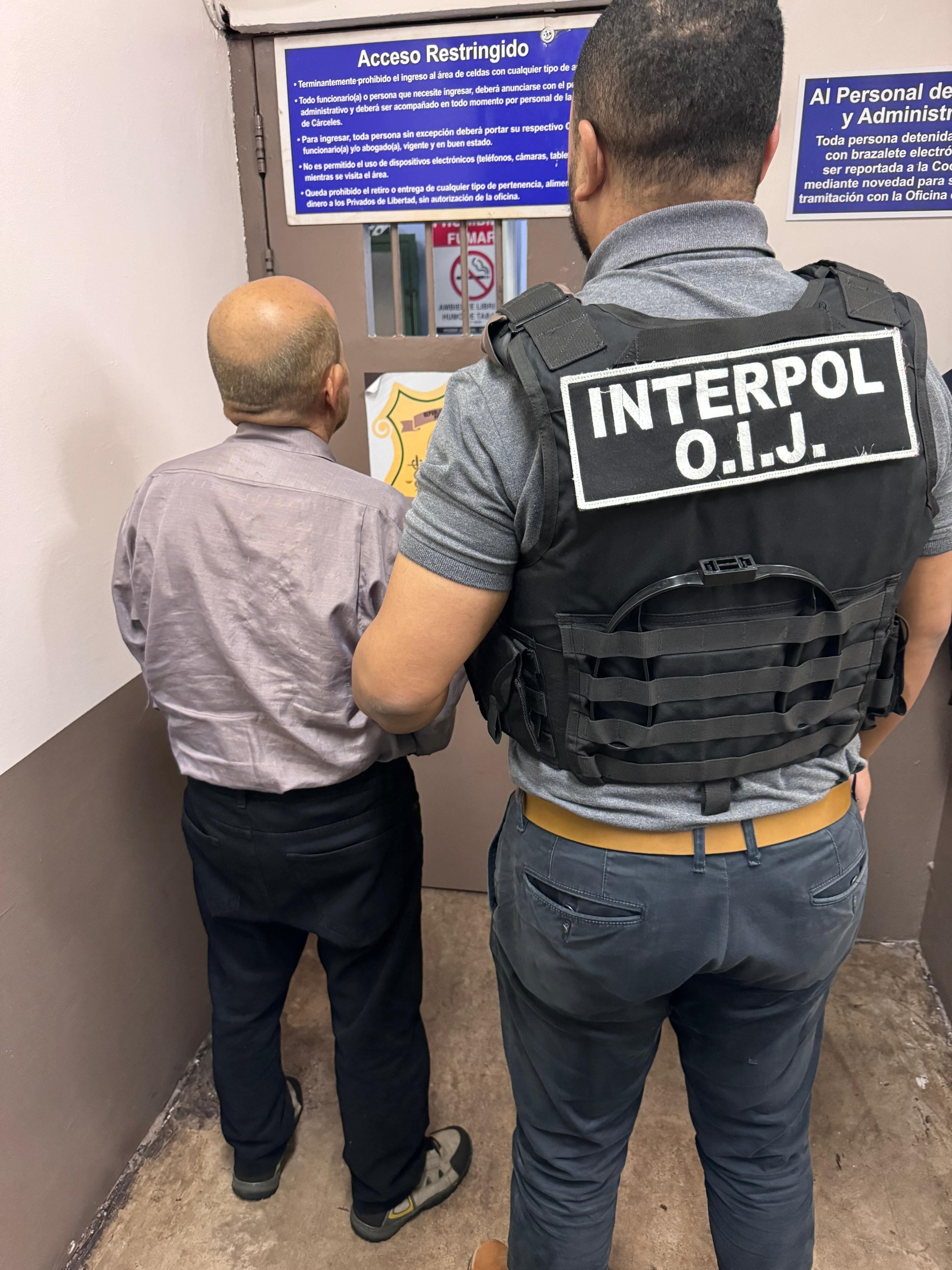 Adulto mayor detenido como sospechoso de estafa.